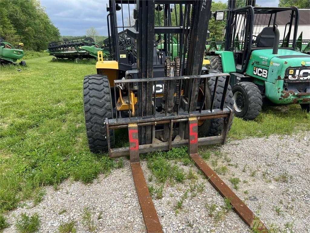 JCB 940 Terénní vysokozdvižné vozíky