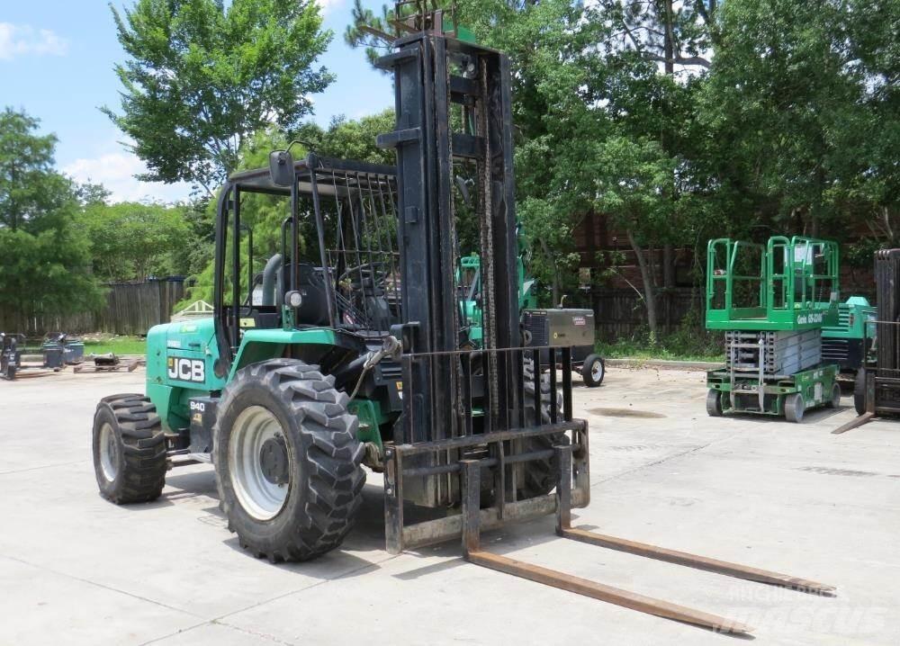 JCB 940 Terénní vysokozdvižné vozíky
