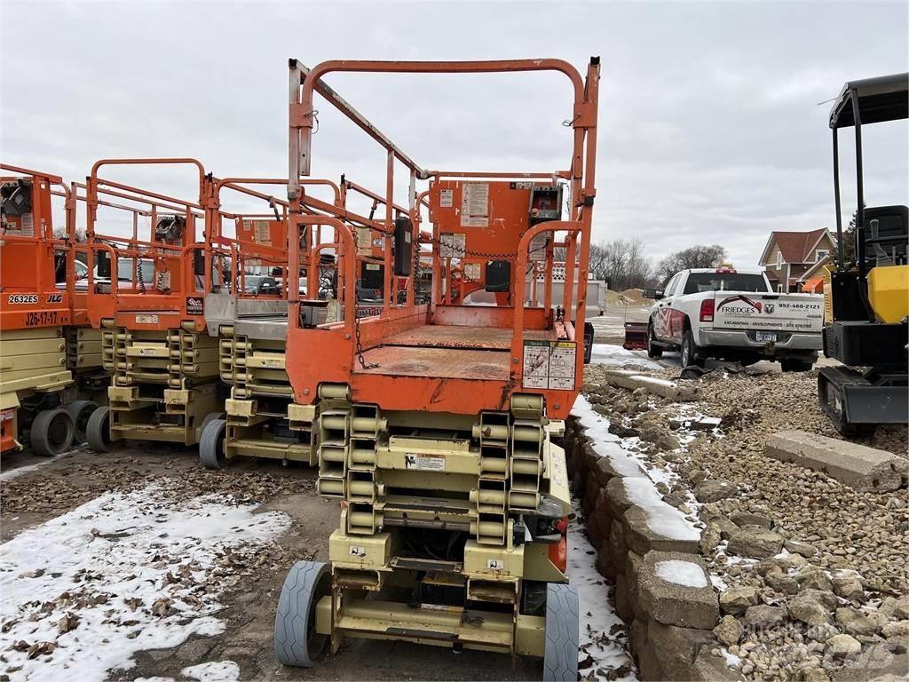 JLG 3246ES Nůžková zvedací plošina