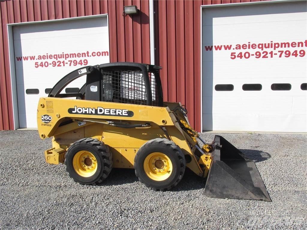 John Deere 260 II Smykem řízené nakladače
