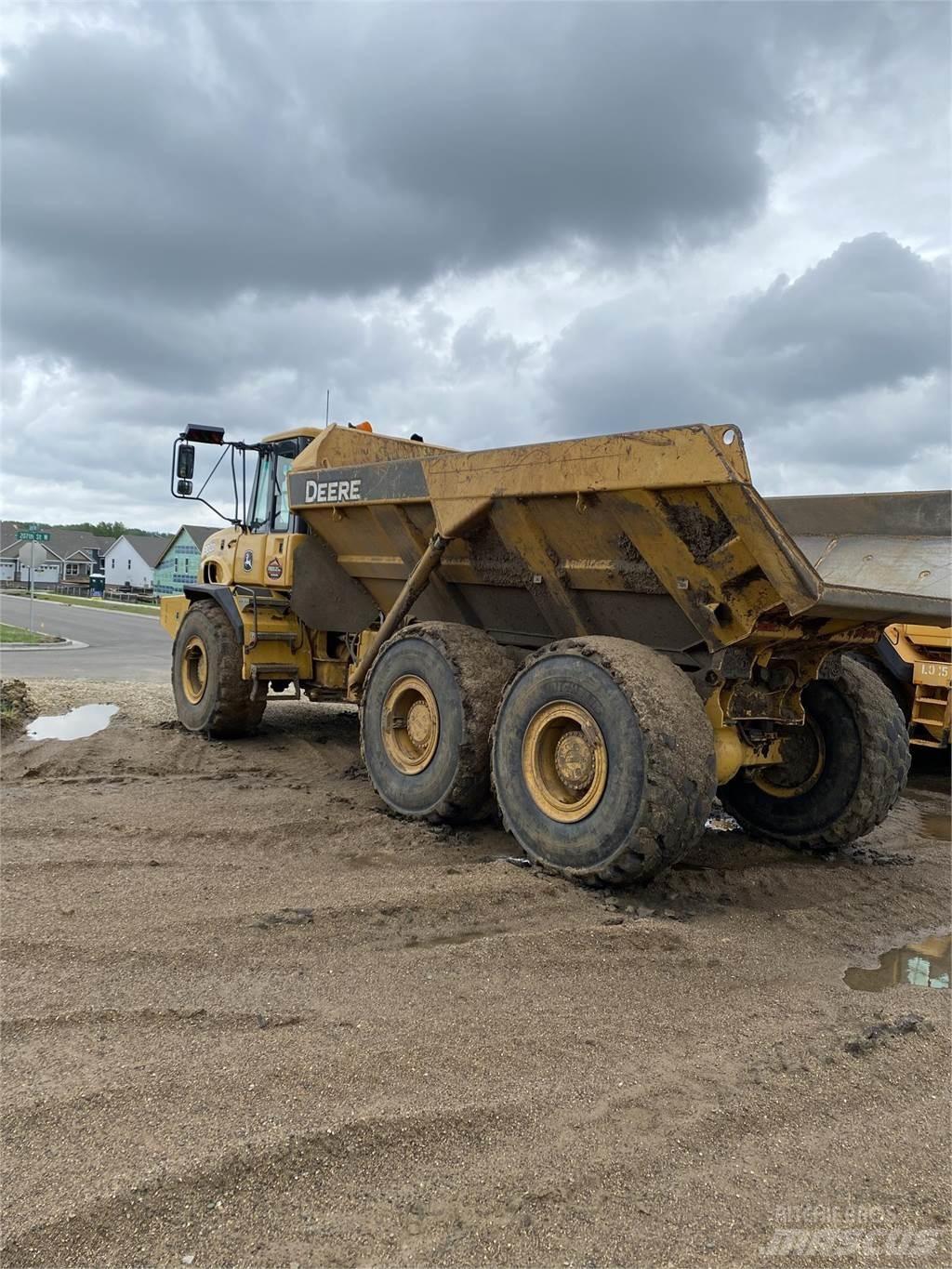 John Deere 300D Kloubové dempry