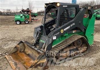 John Deere 317G Smykem řízené nakladače
