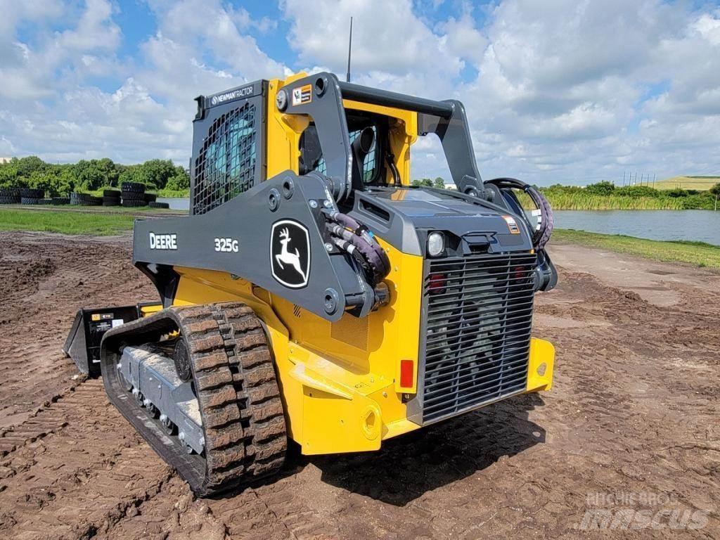 John Deere 325G Smykem řízené nakladače