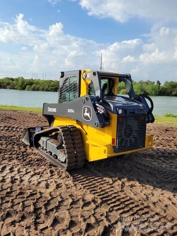 John Deere 325G Smykem řízené nakladače