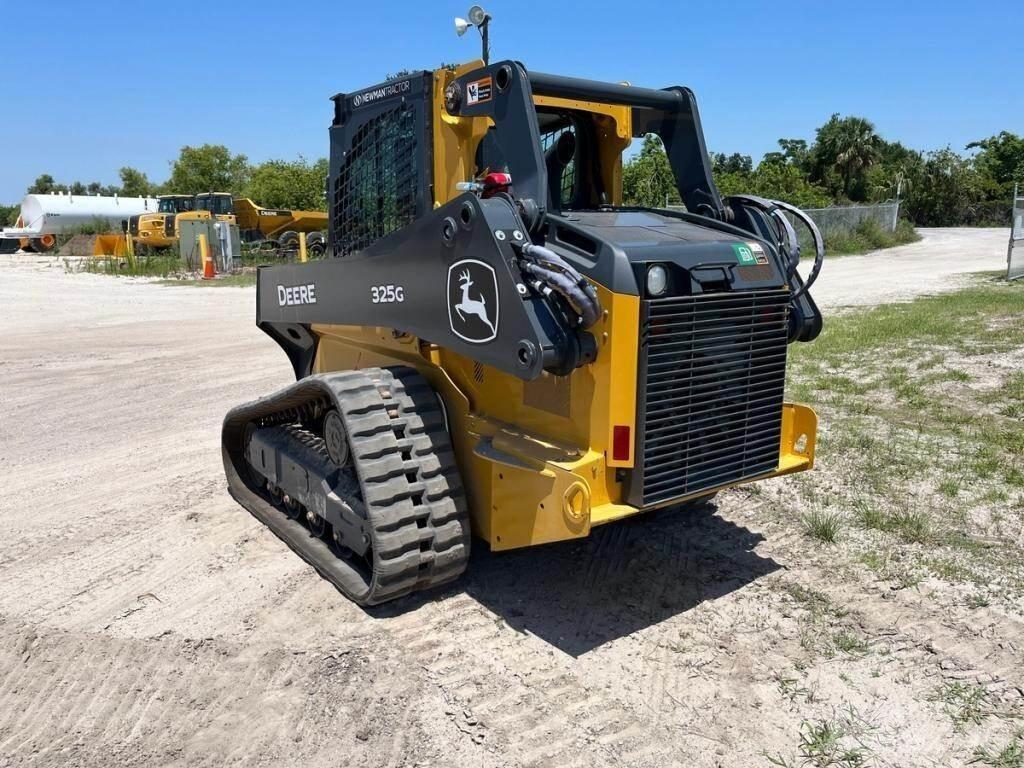 John Deere 325G Smykem řízené nakladače