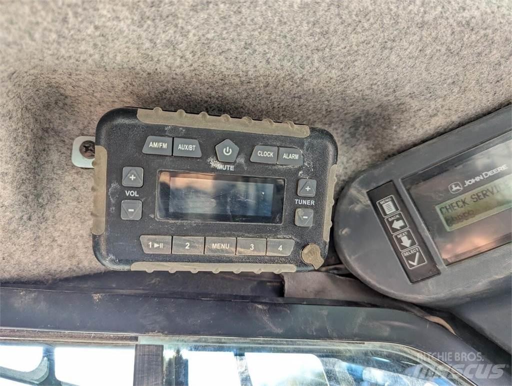 John Deere 325G Smykem řízené nakladače