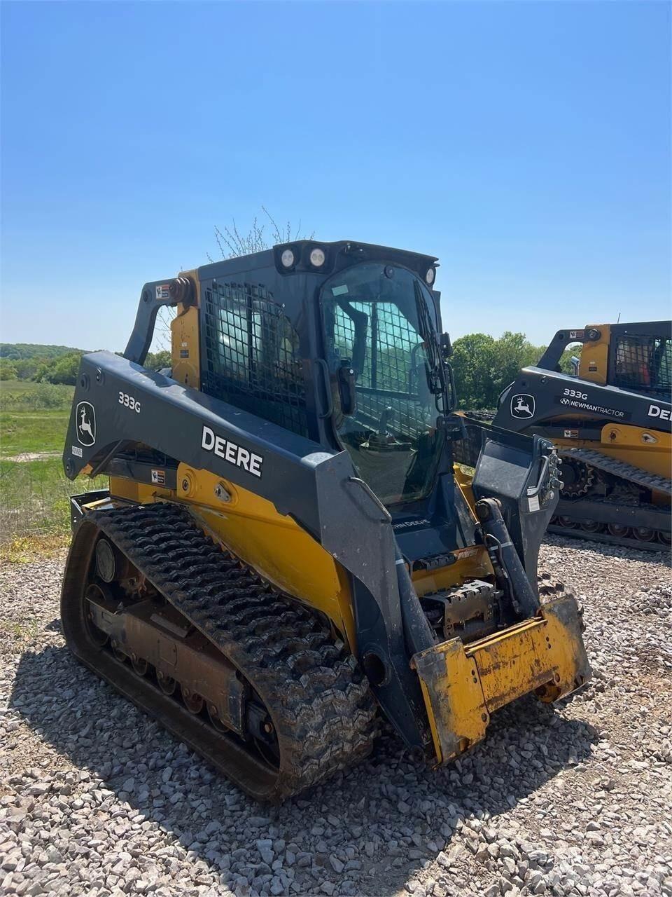 John Deere 333G Smykem řízené nakladače