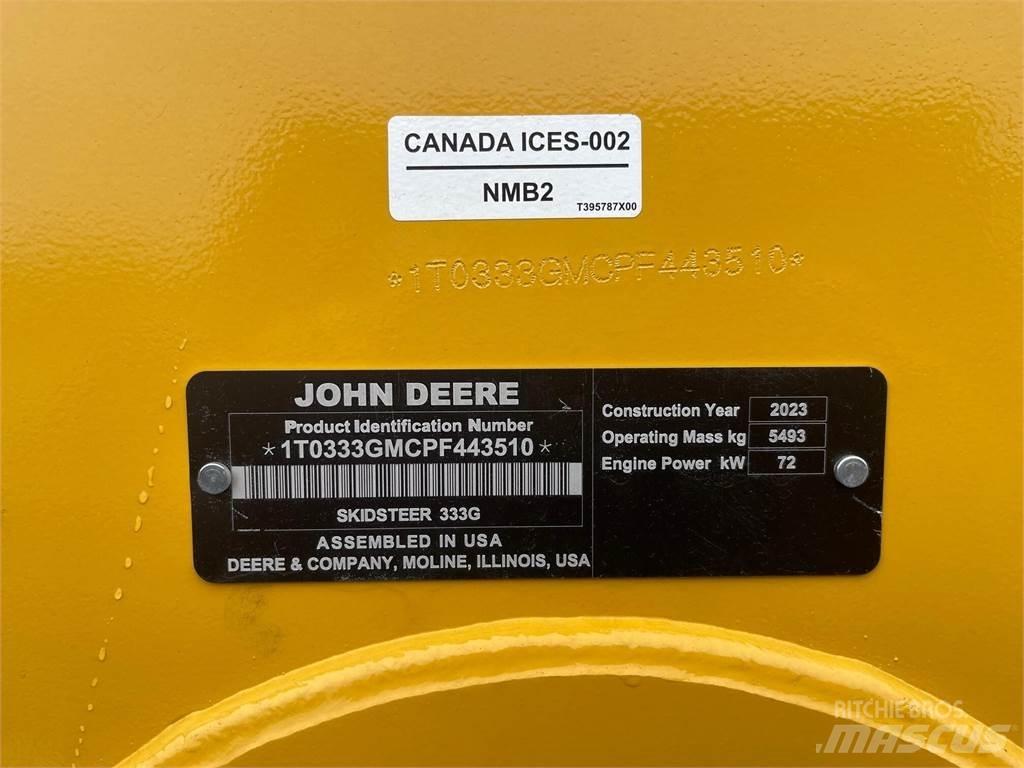 John Deere 333G Smykem řízené nakladače