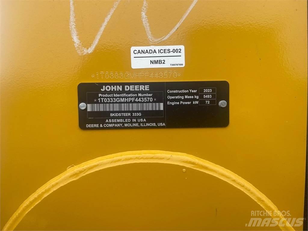 John Deere 333G Smykem řízené nakladače