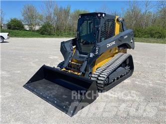 John Deere 333G Smykem řízené nakladače