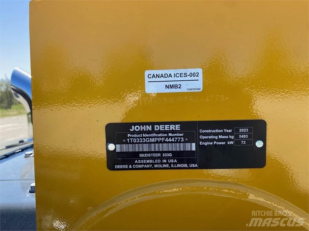 John Deere 333G Smykem řízené nakladače