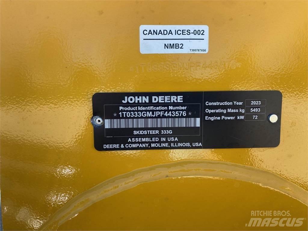 John Deere 333G Smykem řízené nakladače