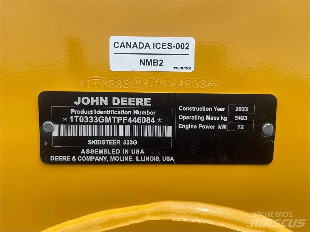 John Deere 333G Smykem řízené nakladače