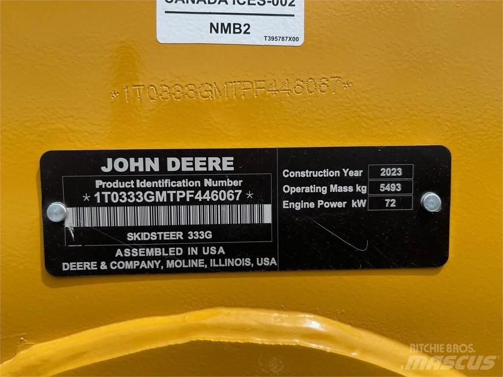 John Deere 333G Smykem řízené nakladače