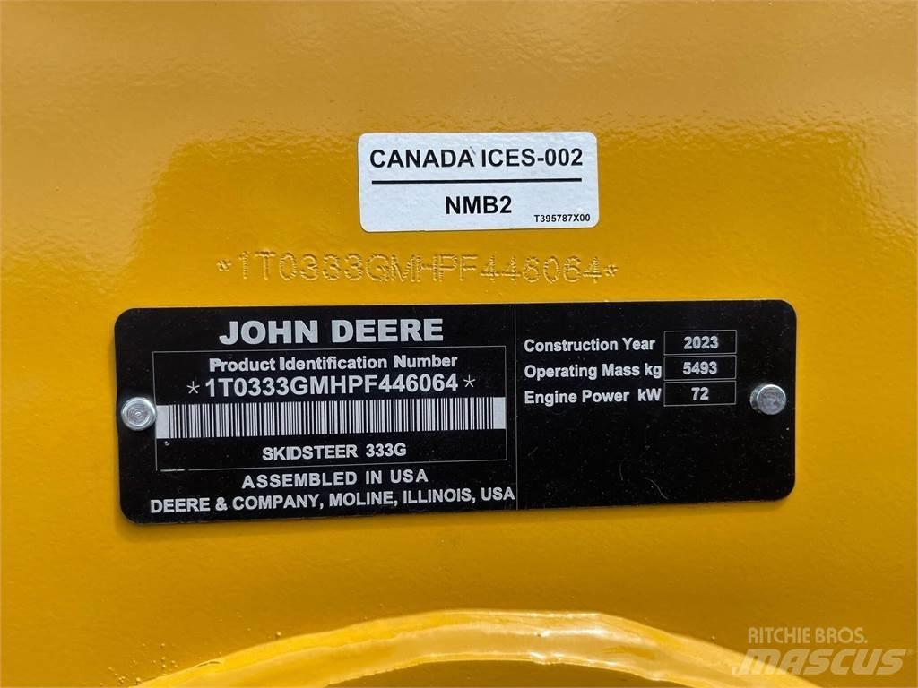 John Deere 333G Smykem řízené nakladače