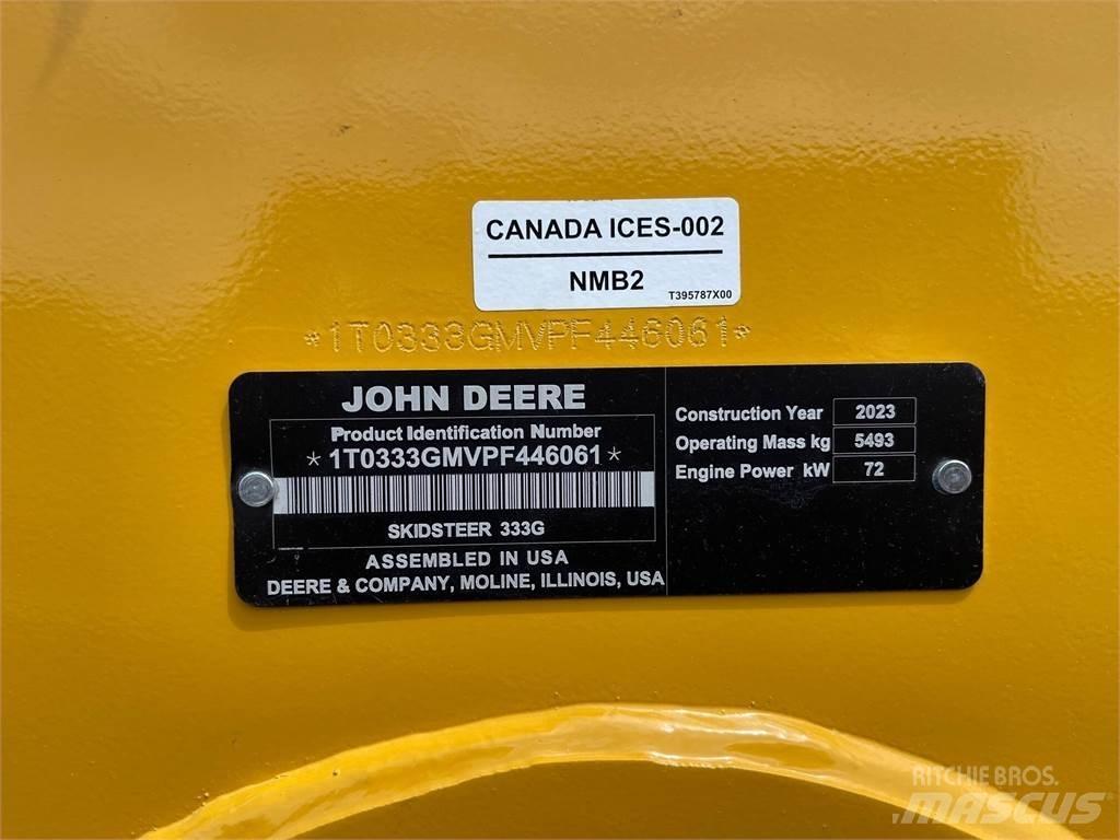 John Deere 333G Smykem řízené nakladače