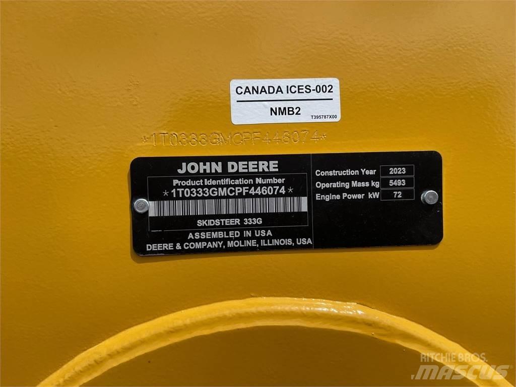 John Deere 333G Smykem řízené nakladače