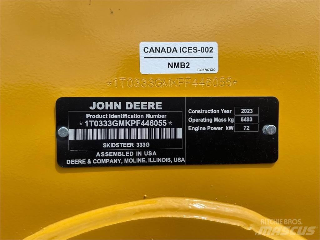 John Deere 333G Smykem řízené nakladače