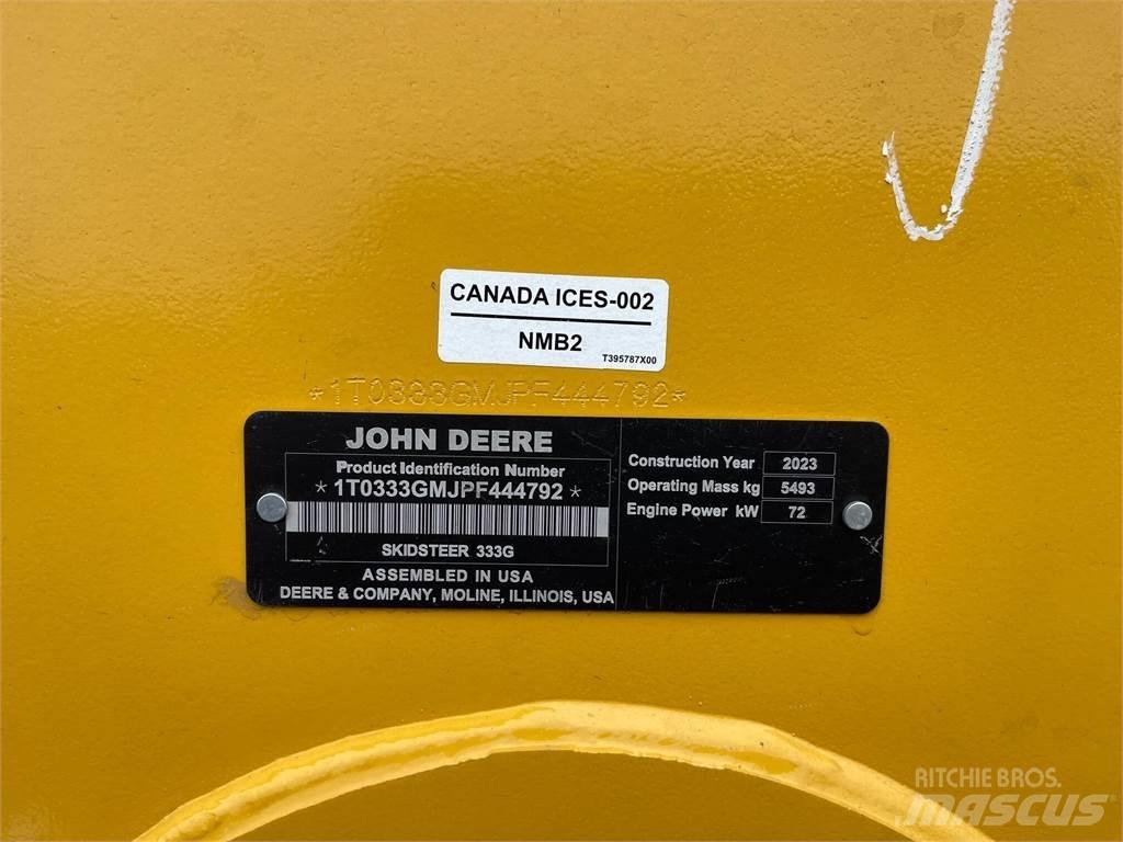 John Deere 333G Smykem řízené nakladače