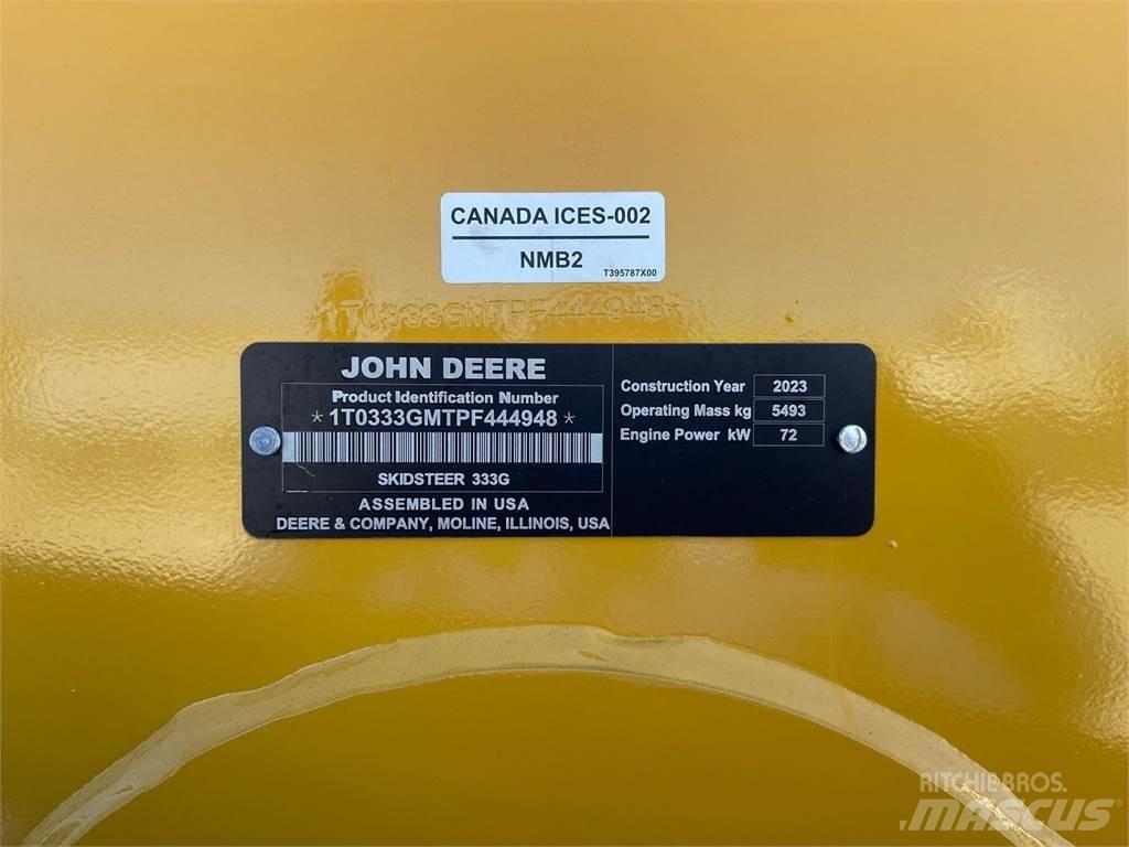 John Deere 333G Smykem řízené nakladače