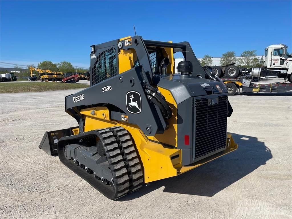 John Deere 333G Smykem řízené nakladače