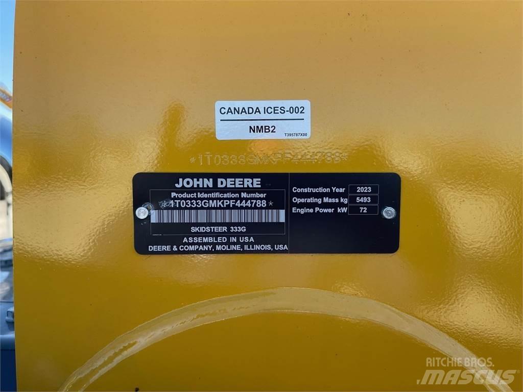 John Deere 333G Smykem řízené nakladače