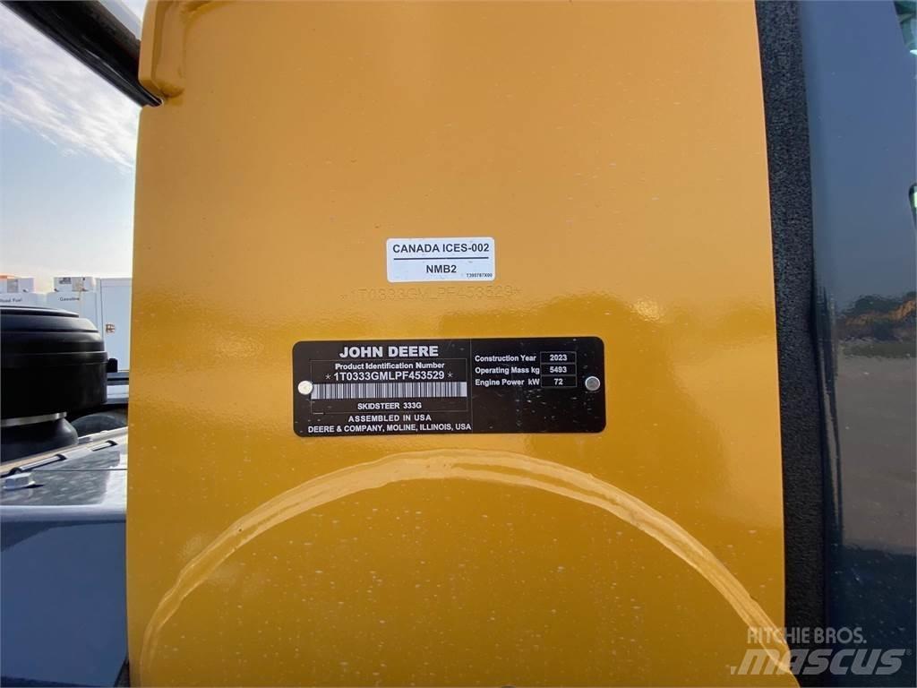 John Deere 333G Smykem řízené nakladače