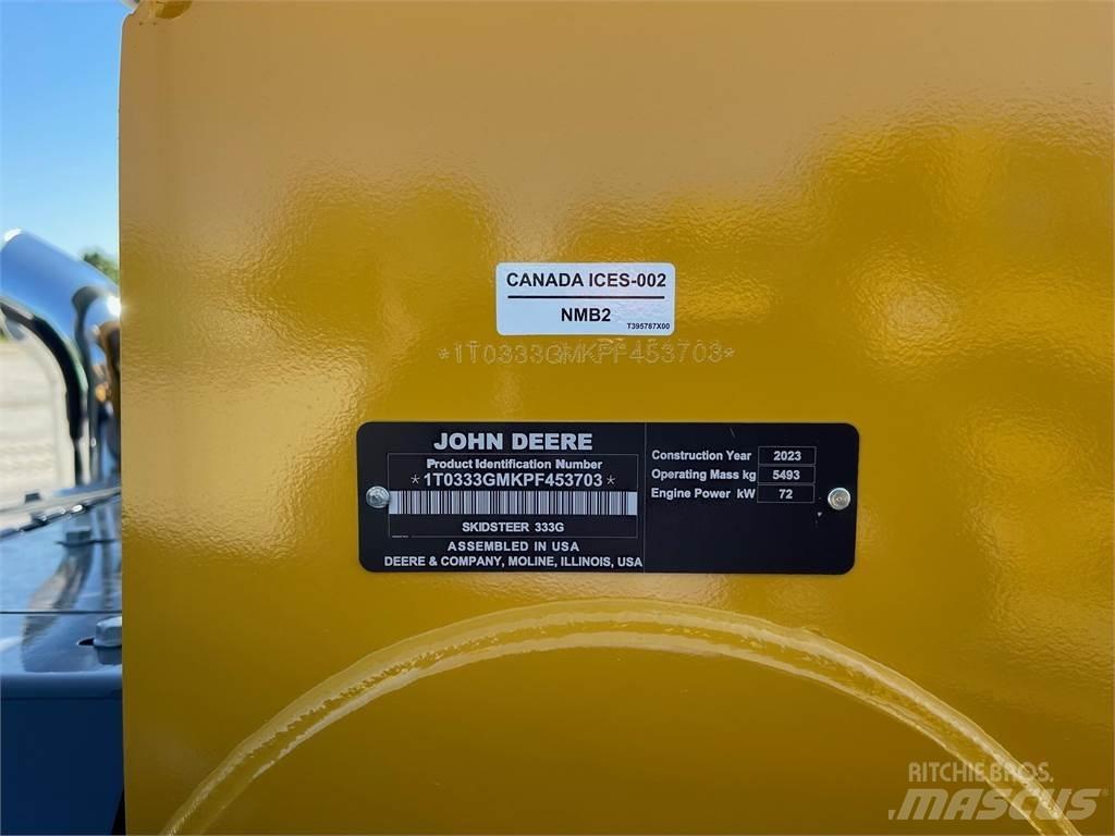 John Deere 333G Smykem řízené nakladače