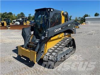 John Deere 333G Smykem řízené nakladače
