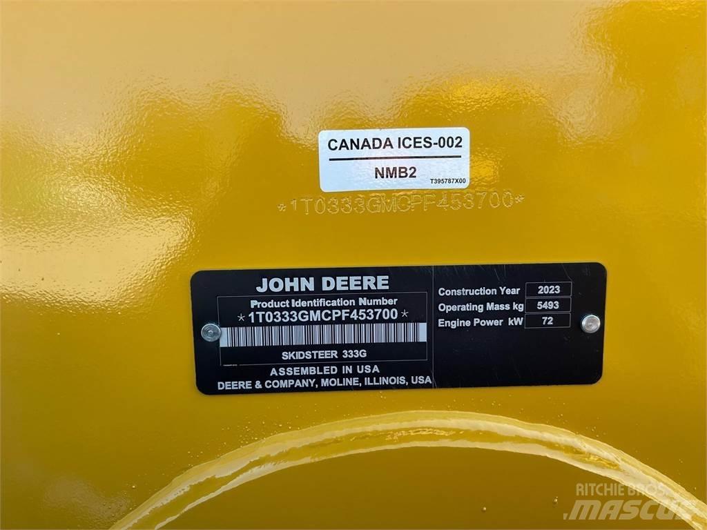 John Deere 333G Smykem řízené nakladače