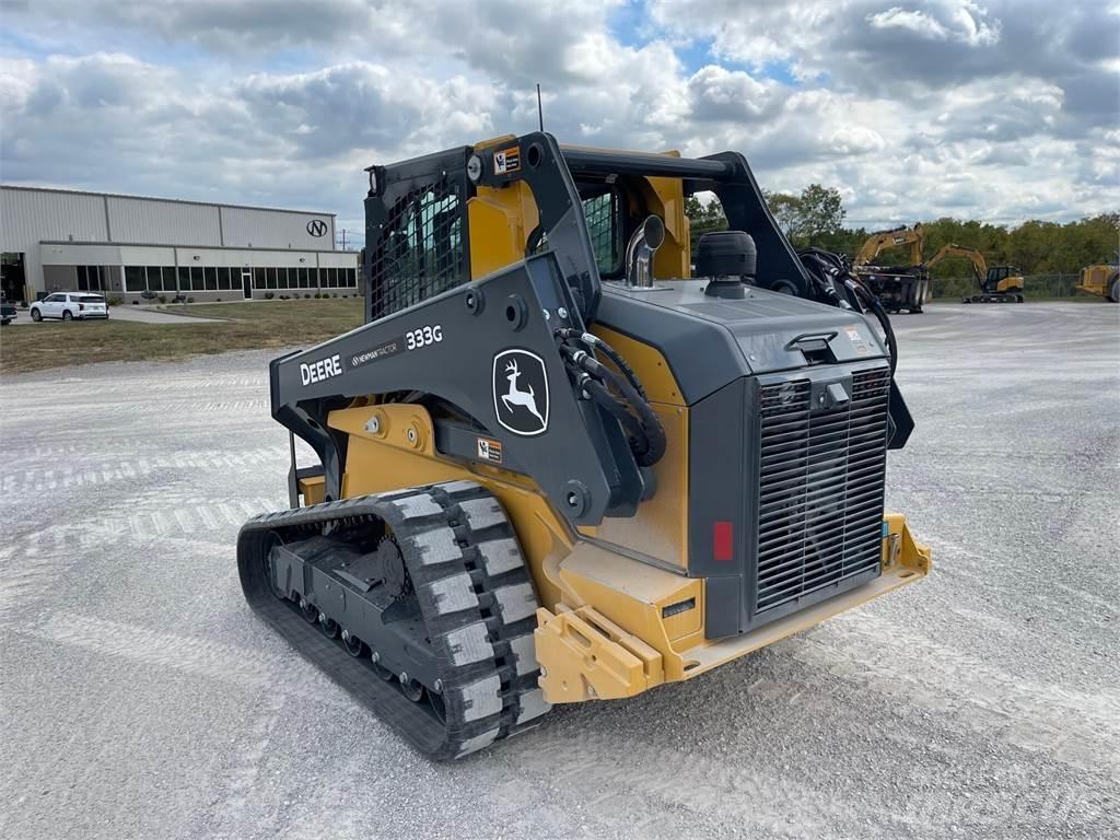 John Deere 333G Smykem řízené nakladače