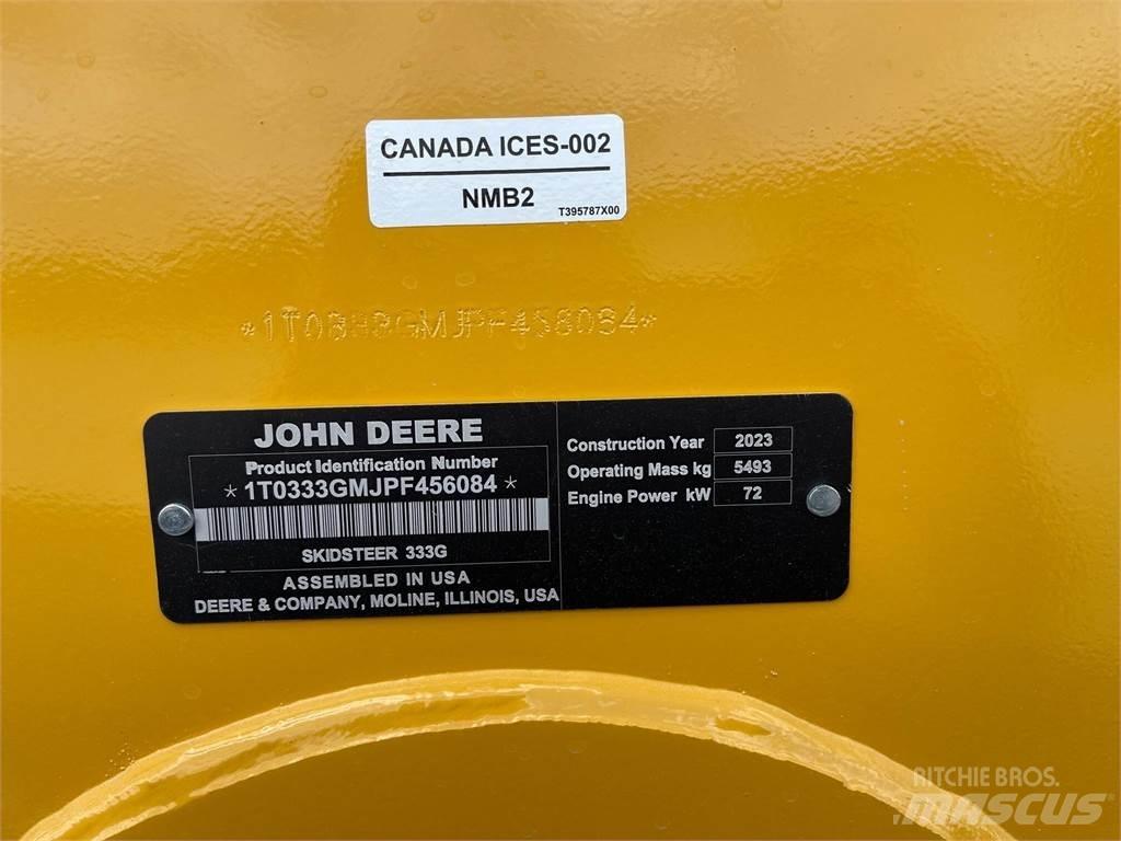 John Deere 333G Smykem řízené nakladače
