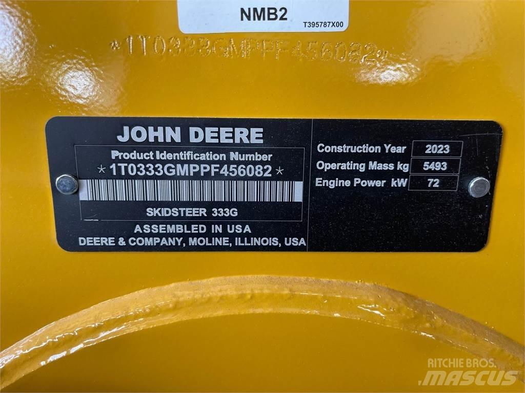 John Deere 333G Smykem řízené nakladače