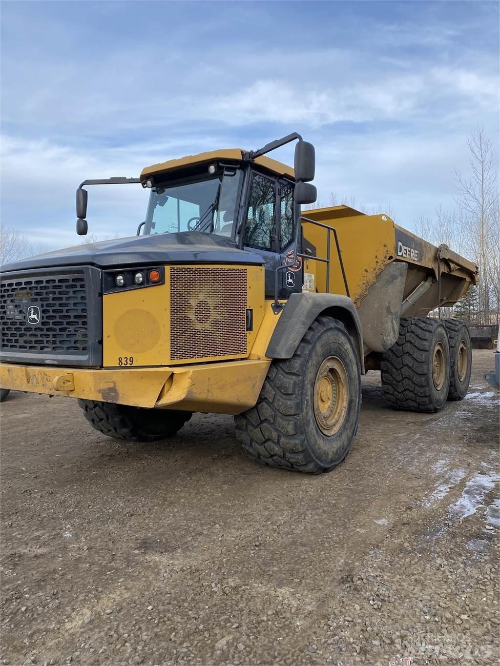 John Deere 410E Kloubové dempry