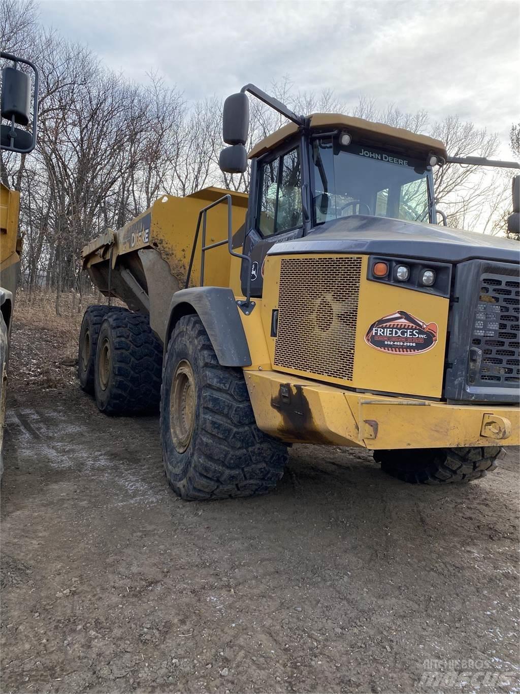 John Deere 410E Kloubové dempry