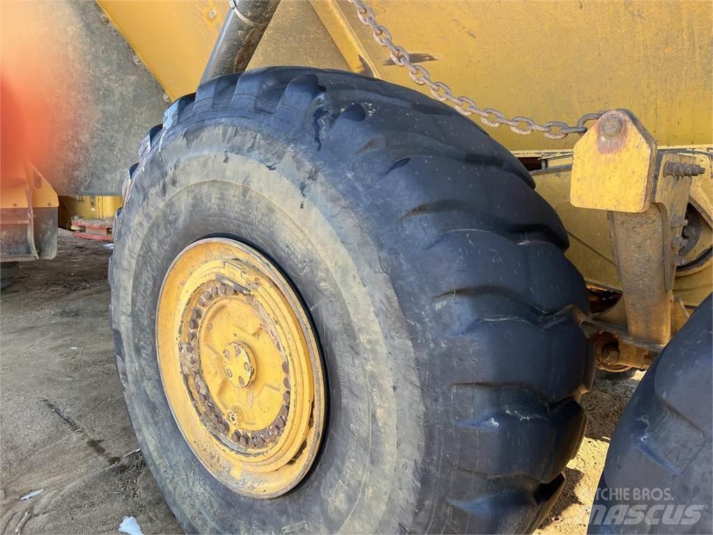 John Deere 460E Kloubové dempry