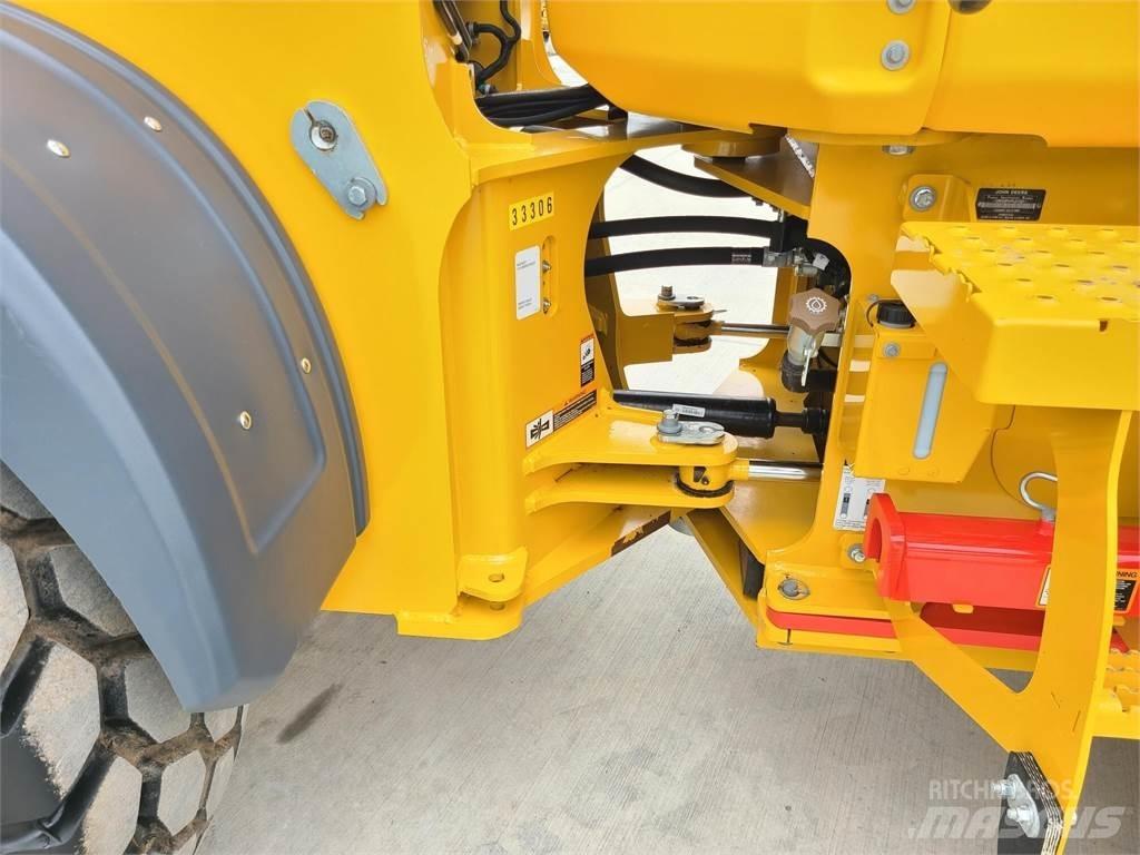 John Deere 524P Kolové nakladače