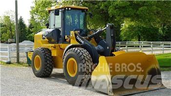 John Deere 524P Kolové nakladače