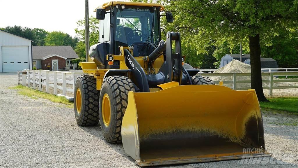 John Deere 524P Kolové nakladače