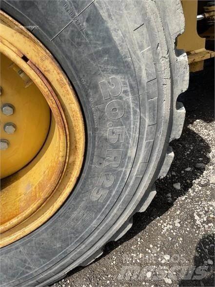 John Deere 544K Kolové nakladače