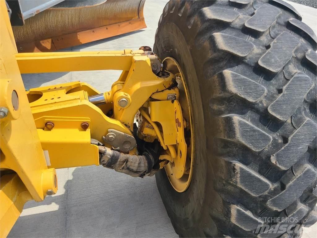 John Deere 672G Grejdry