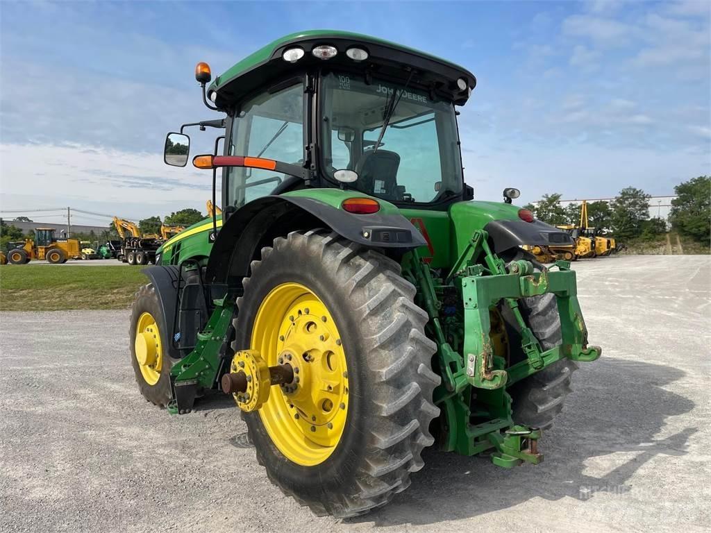 John Deere 8245R Traktory