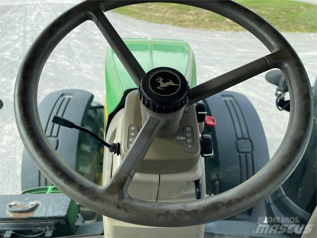 John Deere 8245R Traktory