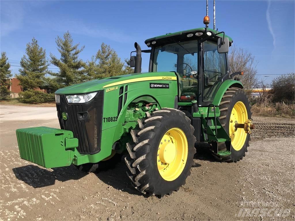 John Deere 8285R Traktory