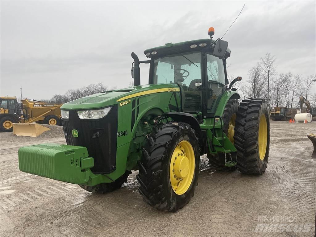 John Deere 8310R Traktory