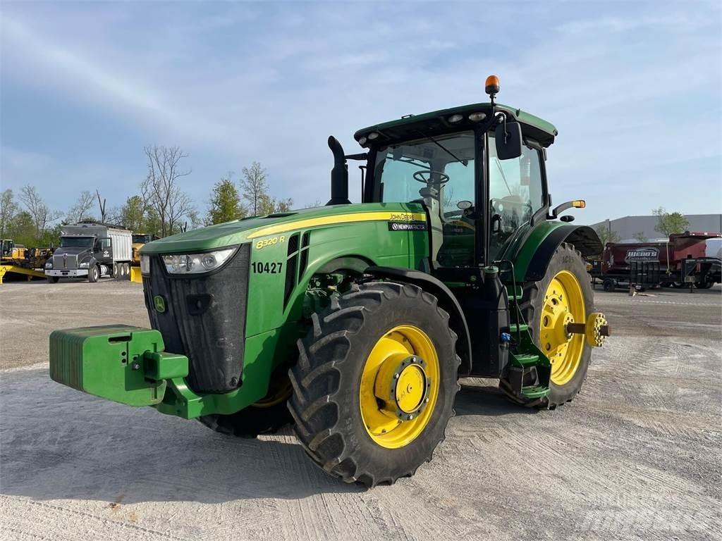 John Deere 8320R Traktory