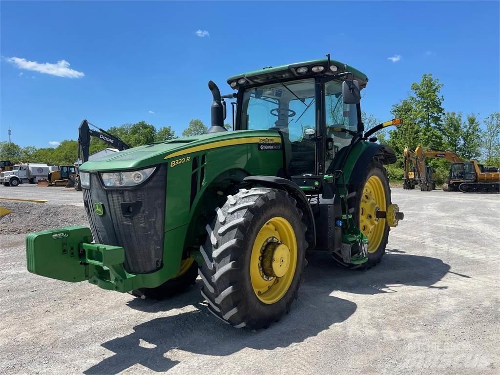 John Deere 8320R Traktory