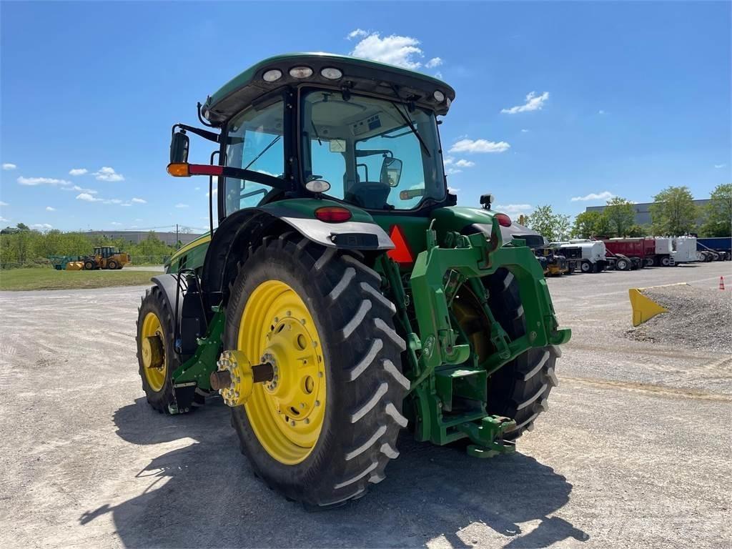 John Deere 8320R Traktory