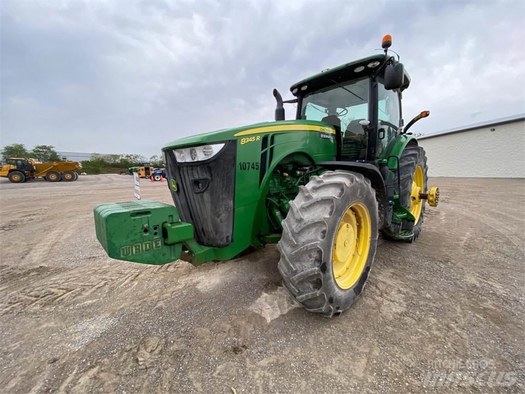 John Deere 8345R Traktory