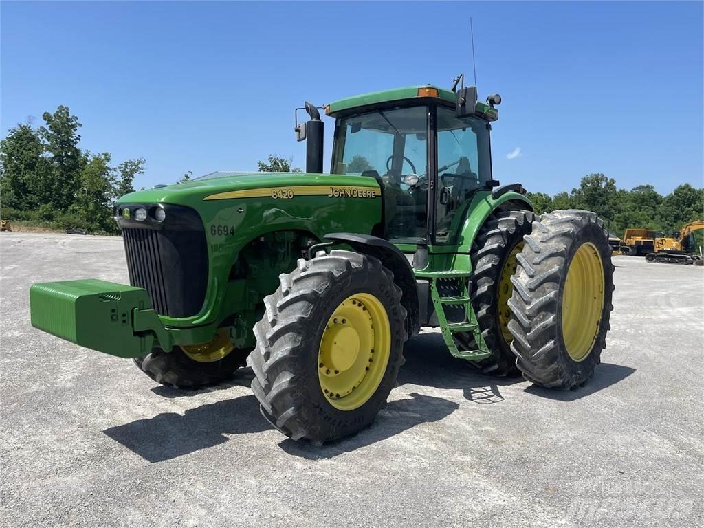 John Deere 8420 Traktory